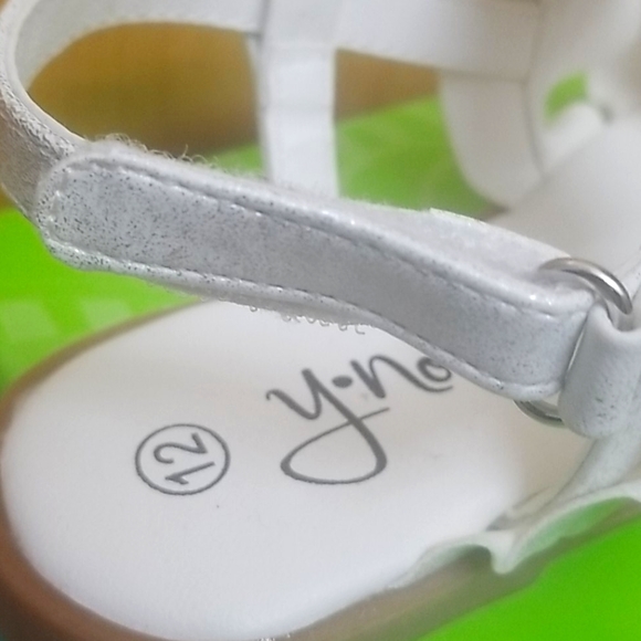 NIB Girls Sandals - Picture 6 of 6